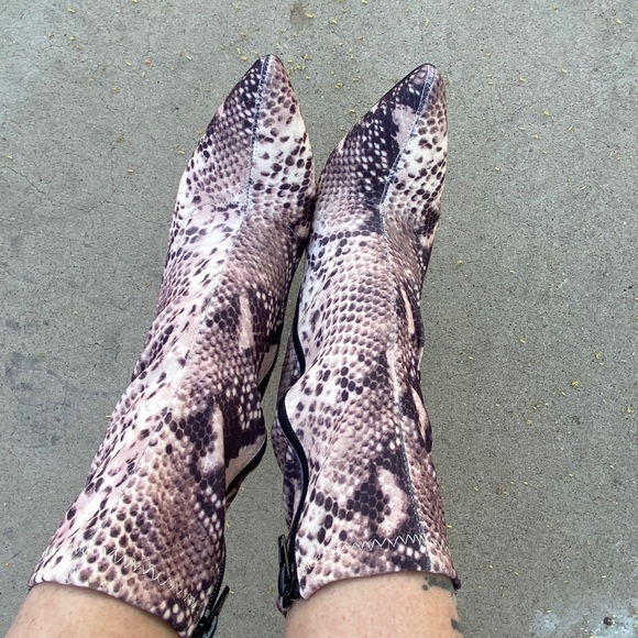 Snake Print Pointed Toe High Heel Zipper Midi Boots - Picture 3 of 8